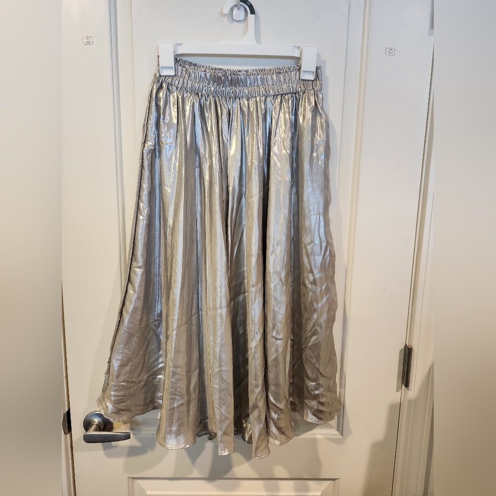 H&M Silver Flowy Skirt Size 8